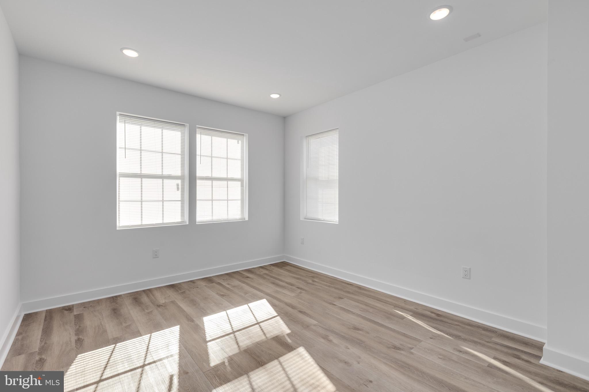 715 W CUMBERLAND STREET 11