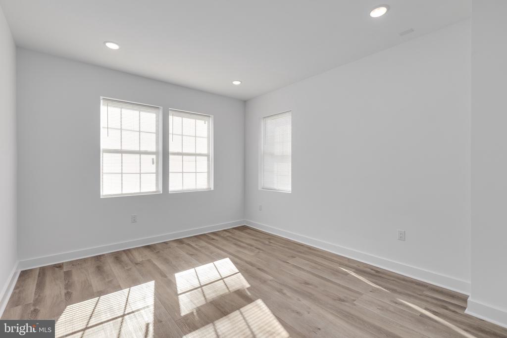 715 W CUMBERLAND STREET 11