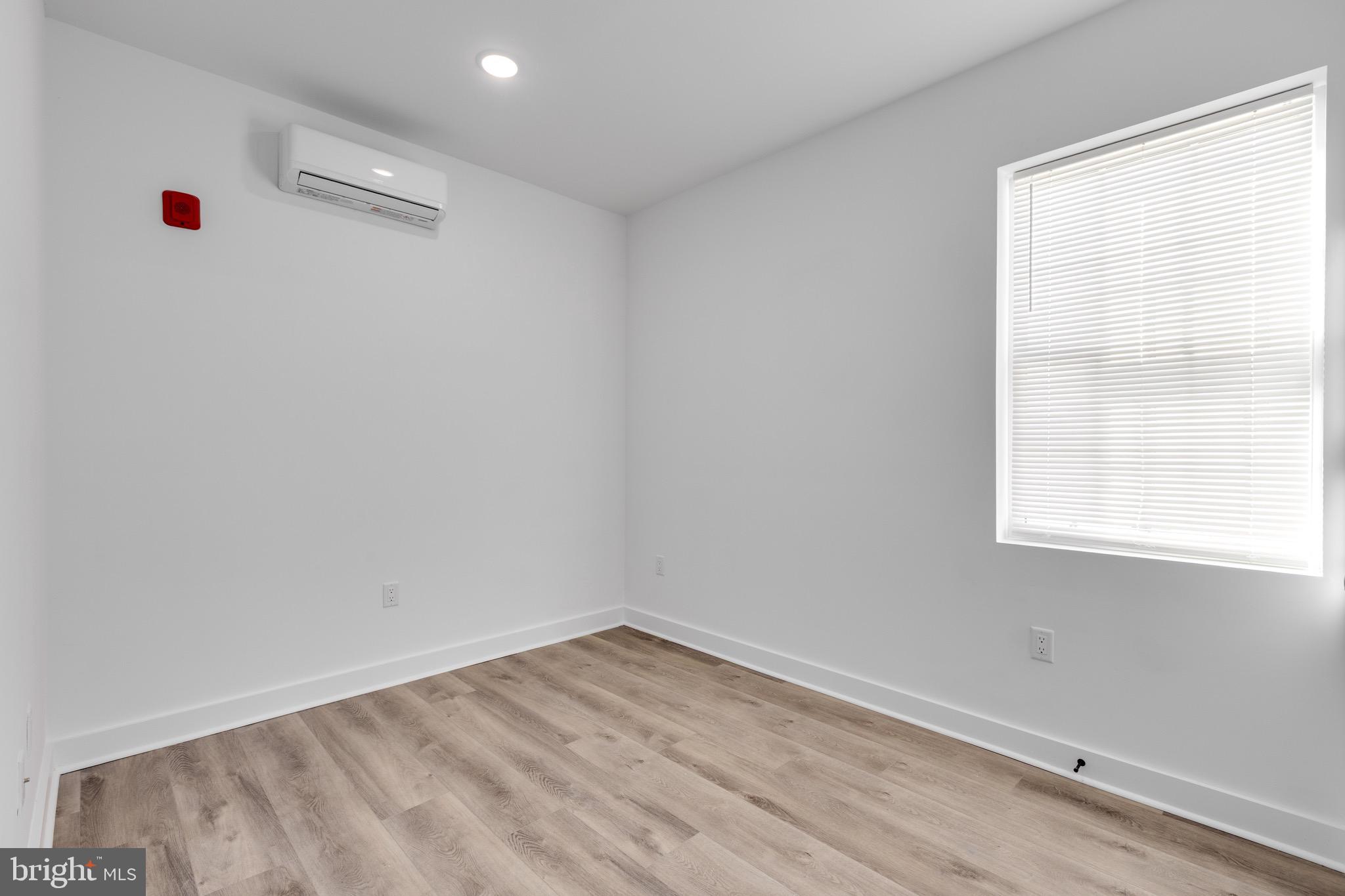 715 W CUMBERLAND STREET 11