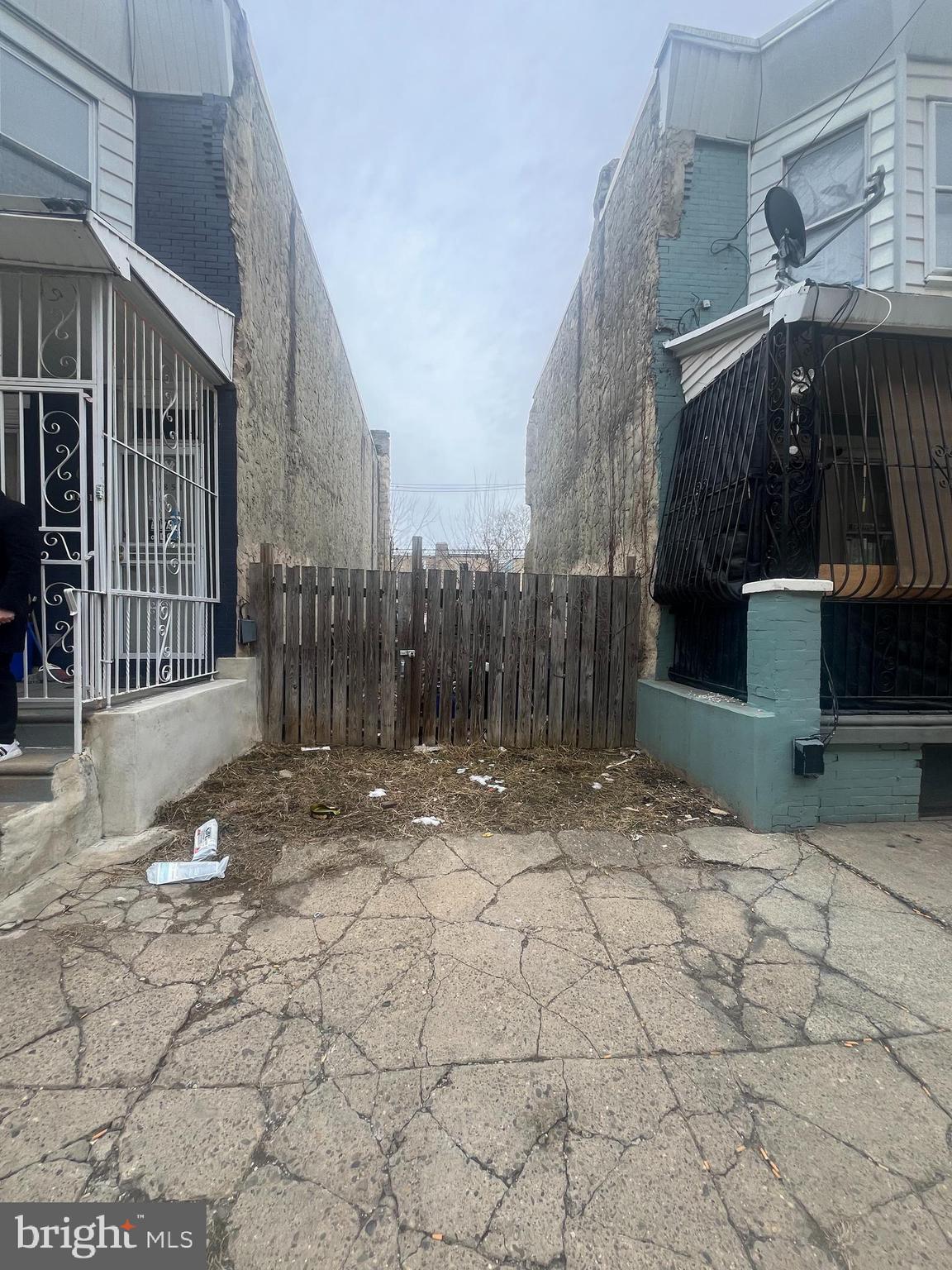 1853 E ONTARIO STREET