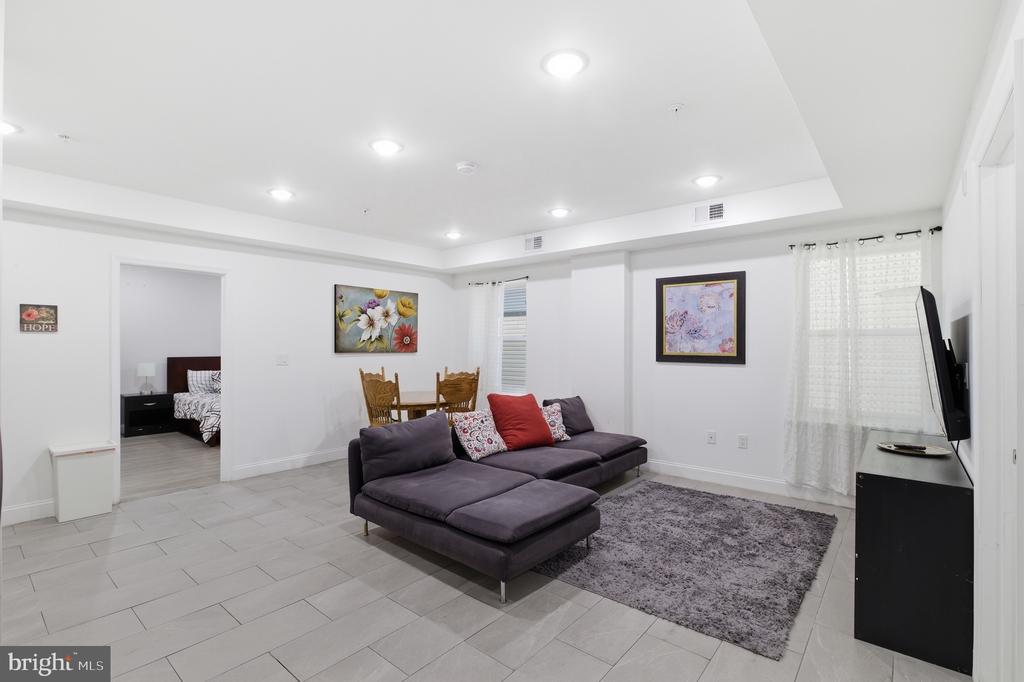 925 N BROAD STREET 29 3B