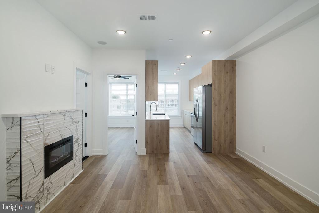 2000 N FRONT STREET 5