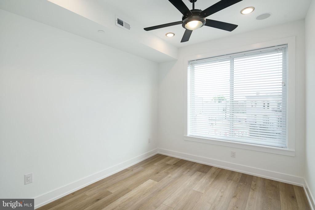 2000 N FRONT STREET 5
