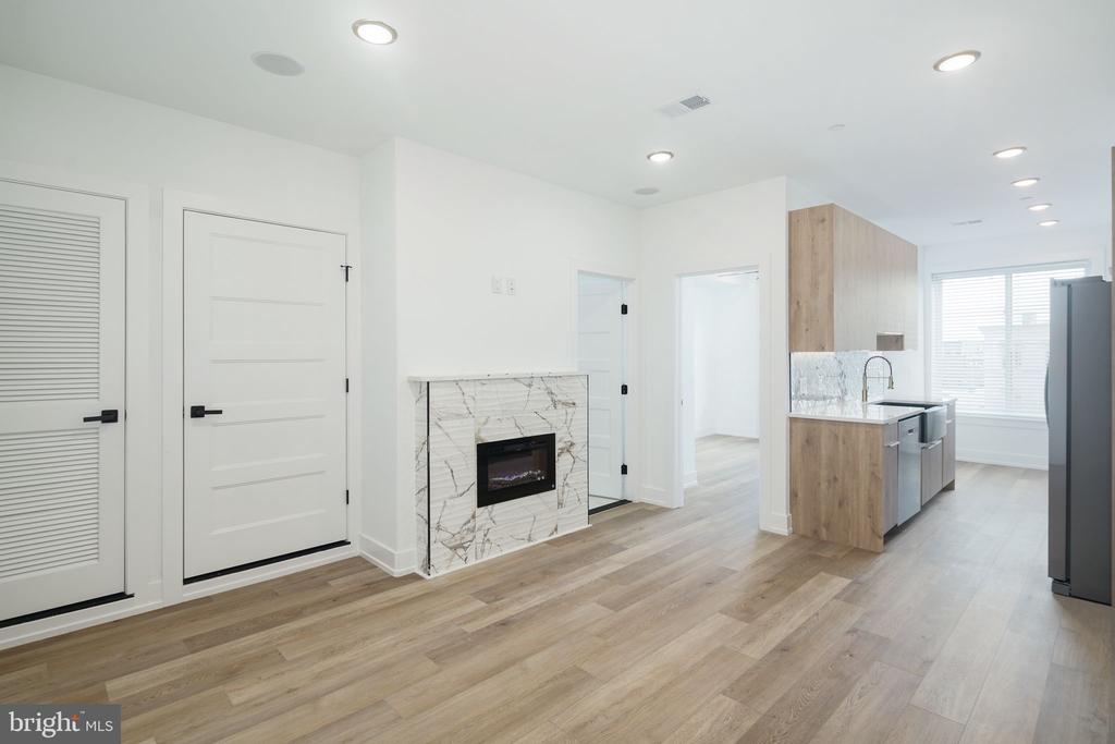 2000 N FRONT STREET 5
