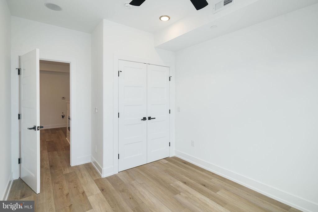 2000 N FRONT STREET 5