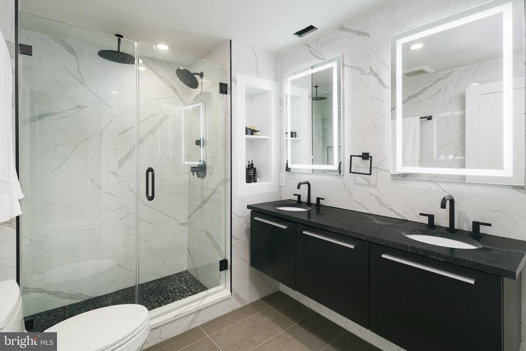 1126 LOMBARD STREET 1/2