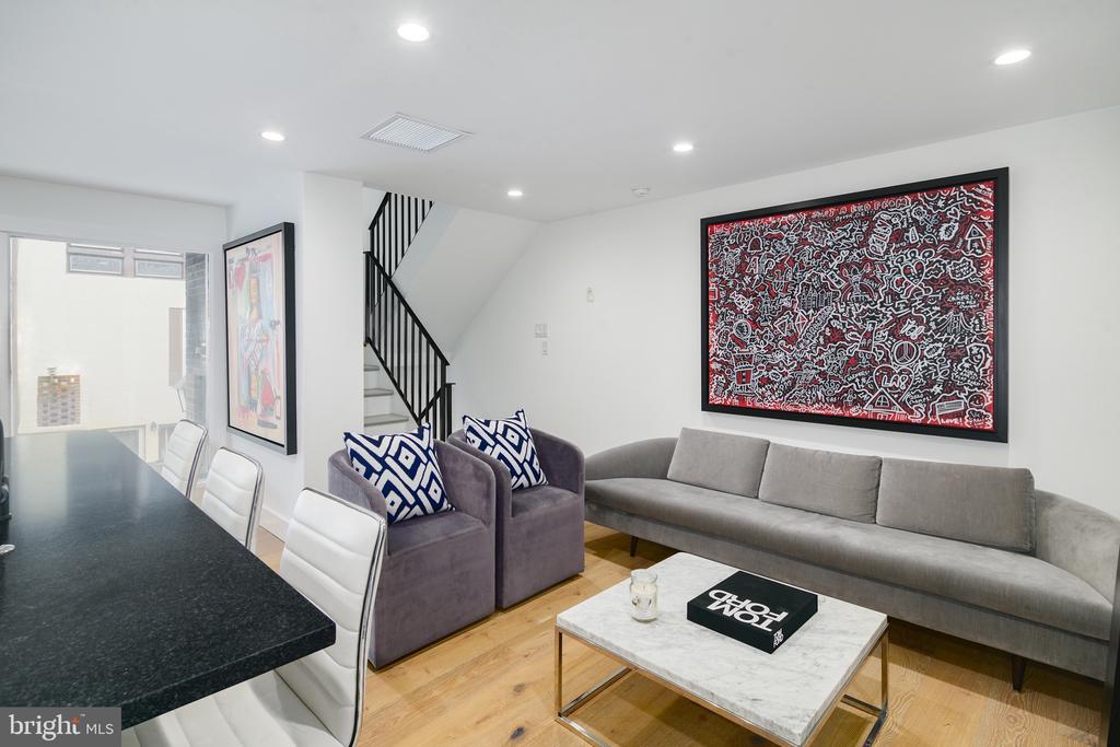1126 LOMBARD STREET 1/2