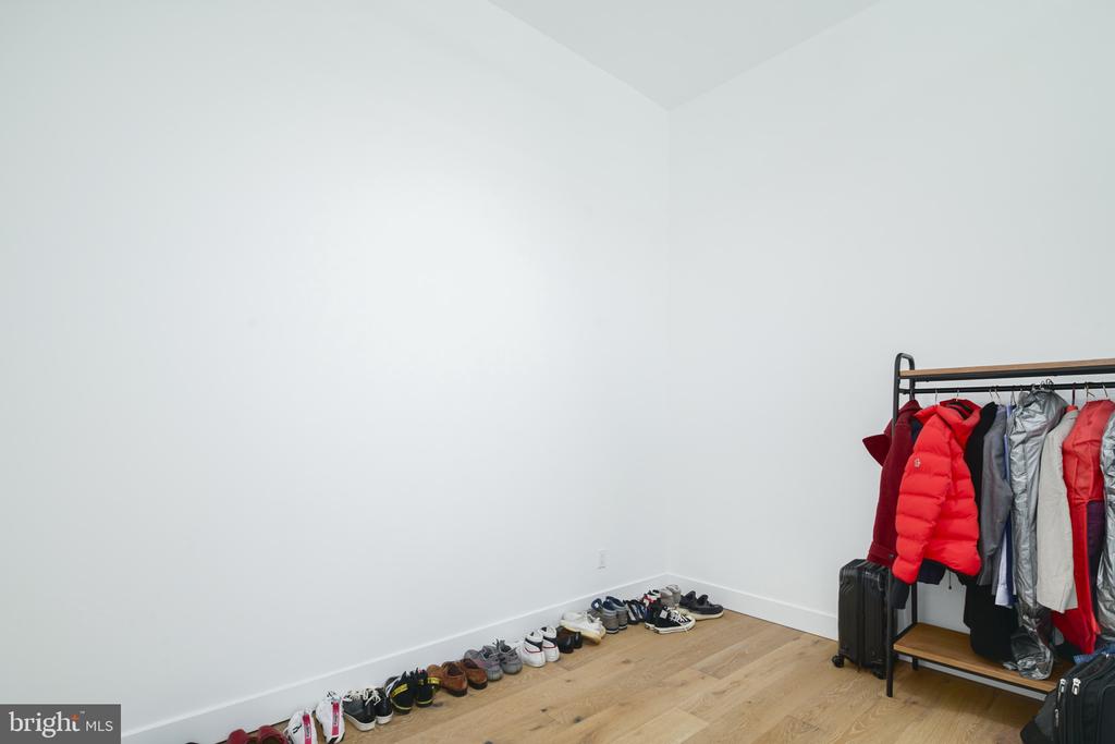 1126 LOMBARD STREET 1/2