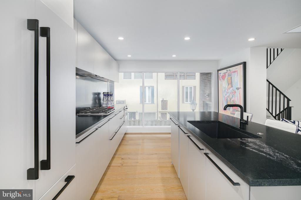 1126 LOMBARD STREET 1/2