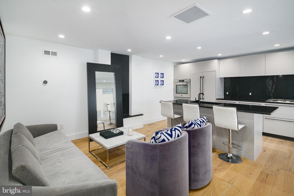 1126 LOMBARD STREET 1/2