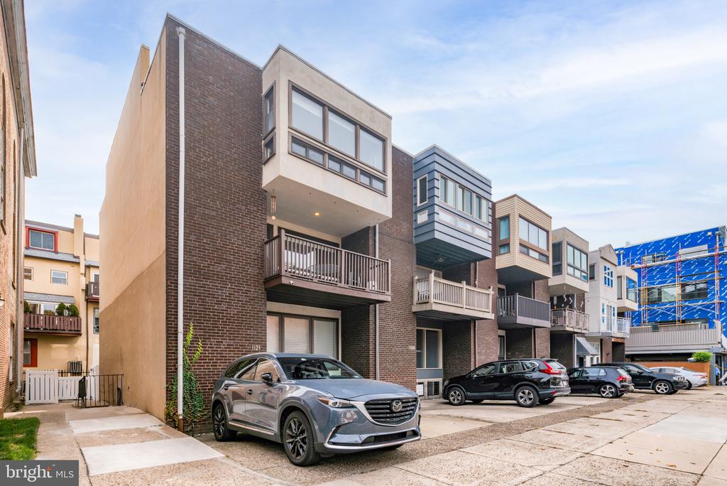 1126 LOMBARD STREET 1/2