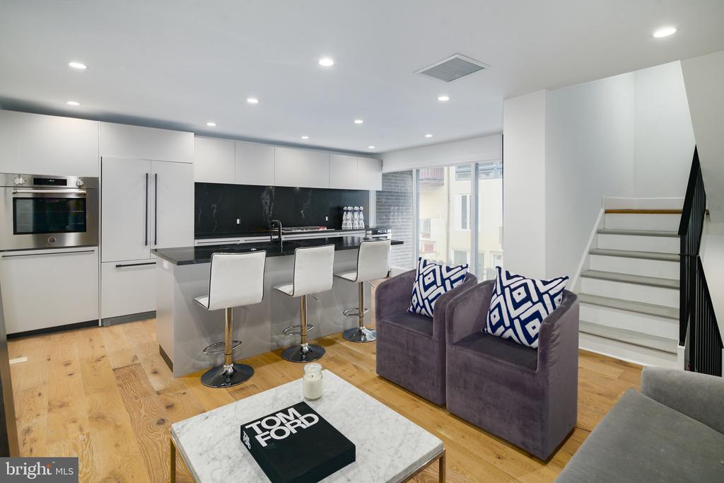 1126 LOMBARD STREET 1/2