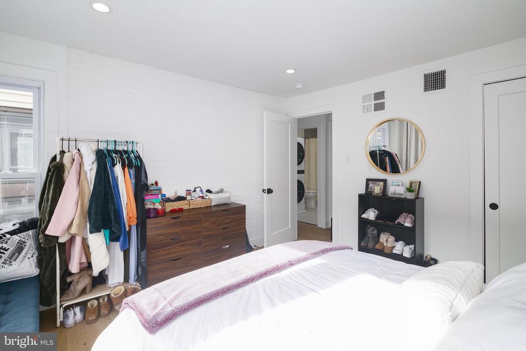 1126 LOMBARD STREET 1/2