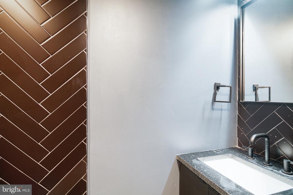 1126 LOMBARD STREET 1/2