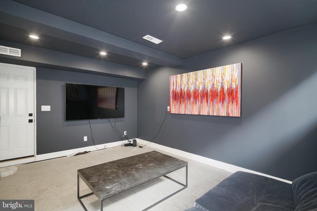 1126 LOMBARD STREET 1/2