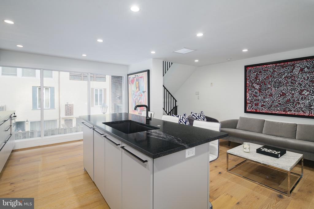 1126 LOMBARD STREET 1/2