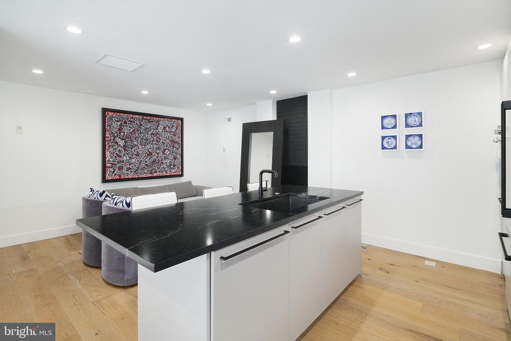 1126 LOMBARD STREET 1/2