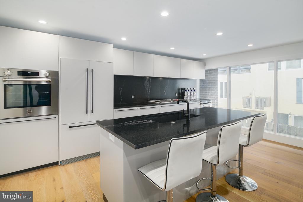 1126 LOMBARD STREET 1/2
