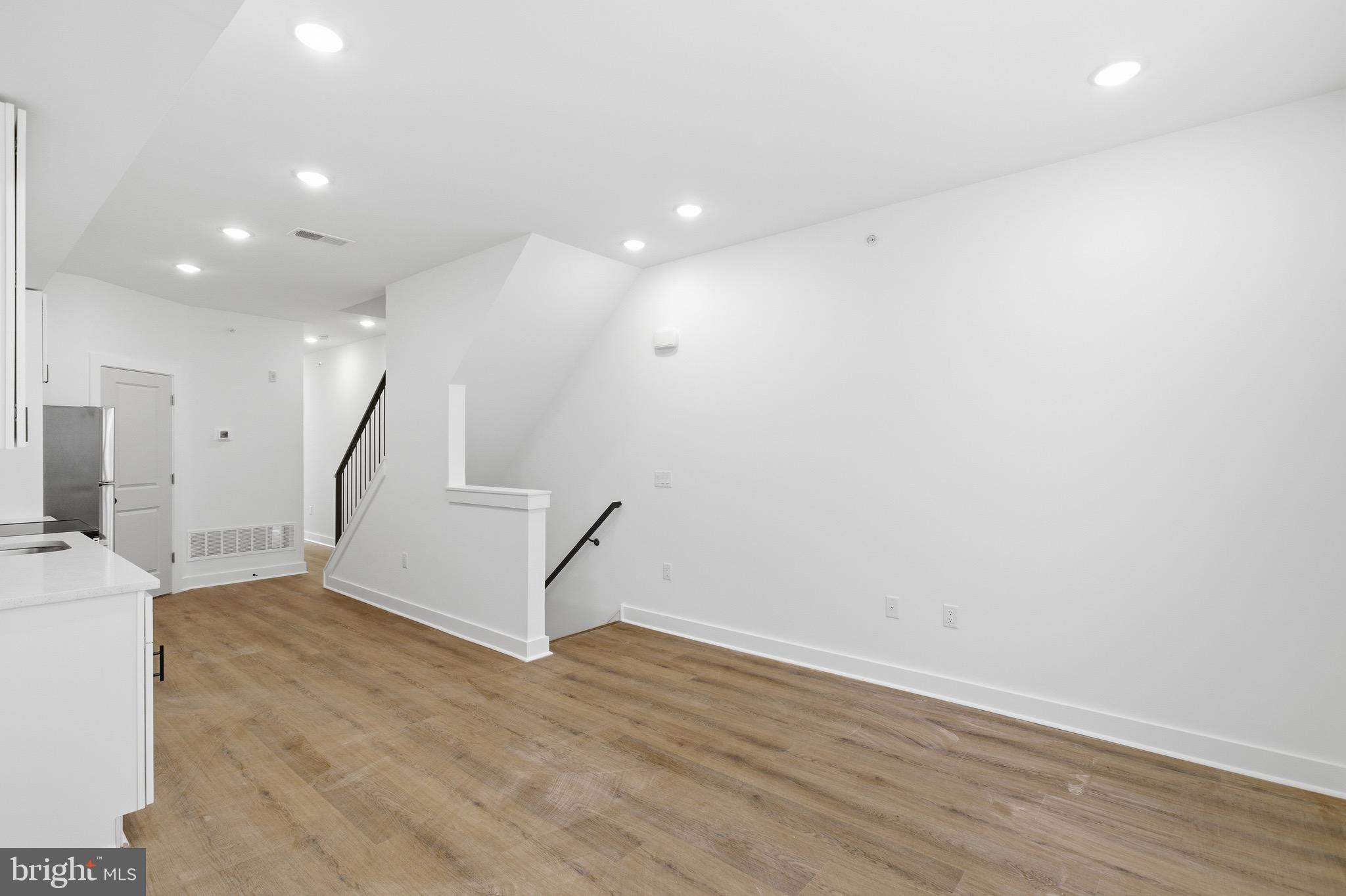 2146 N FRANKLIN STREET 3