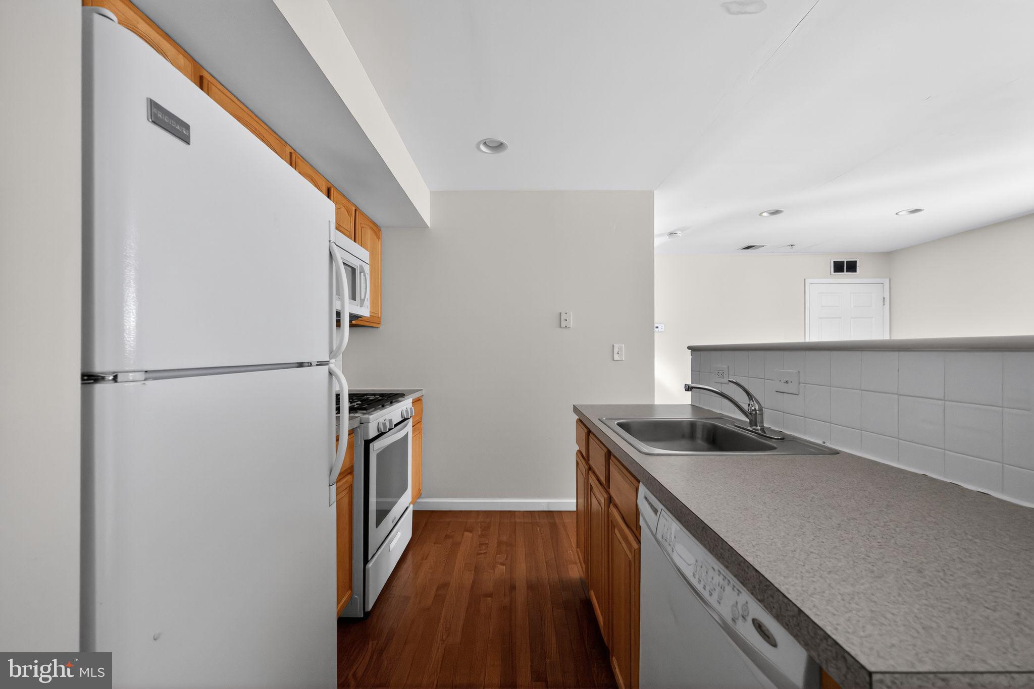 1521 N 15TH STREET 6