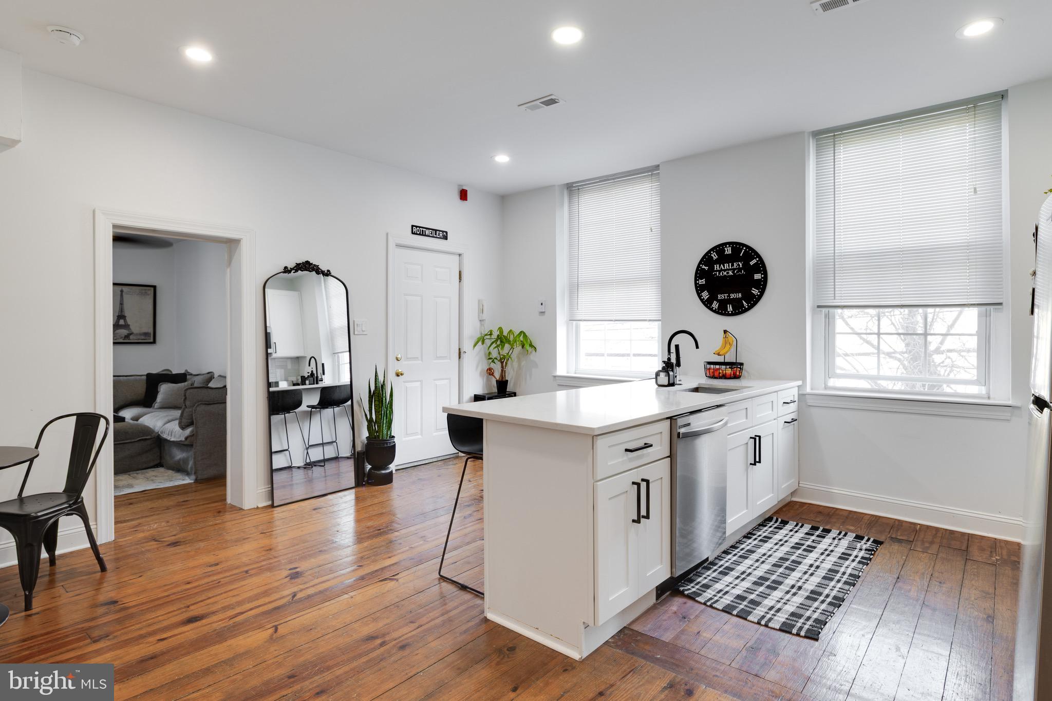 935 E PASSYUNK AVENUE 2ND FLOOR