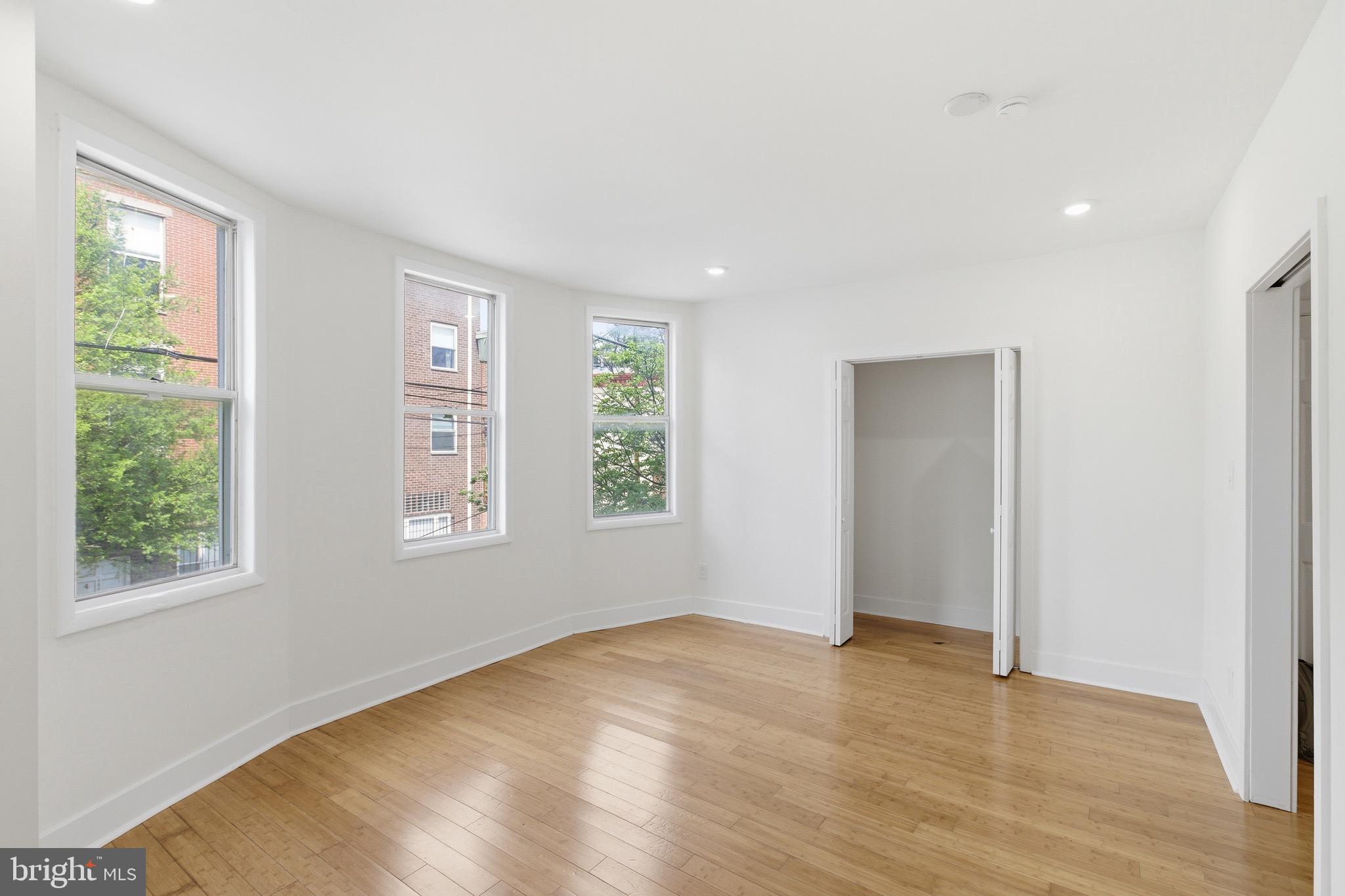 935 E PASSYUNK AVENUE 2ND FLOOR
