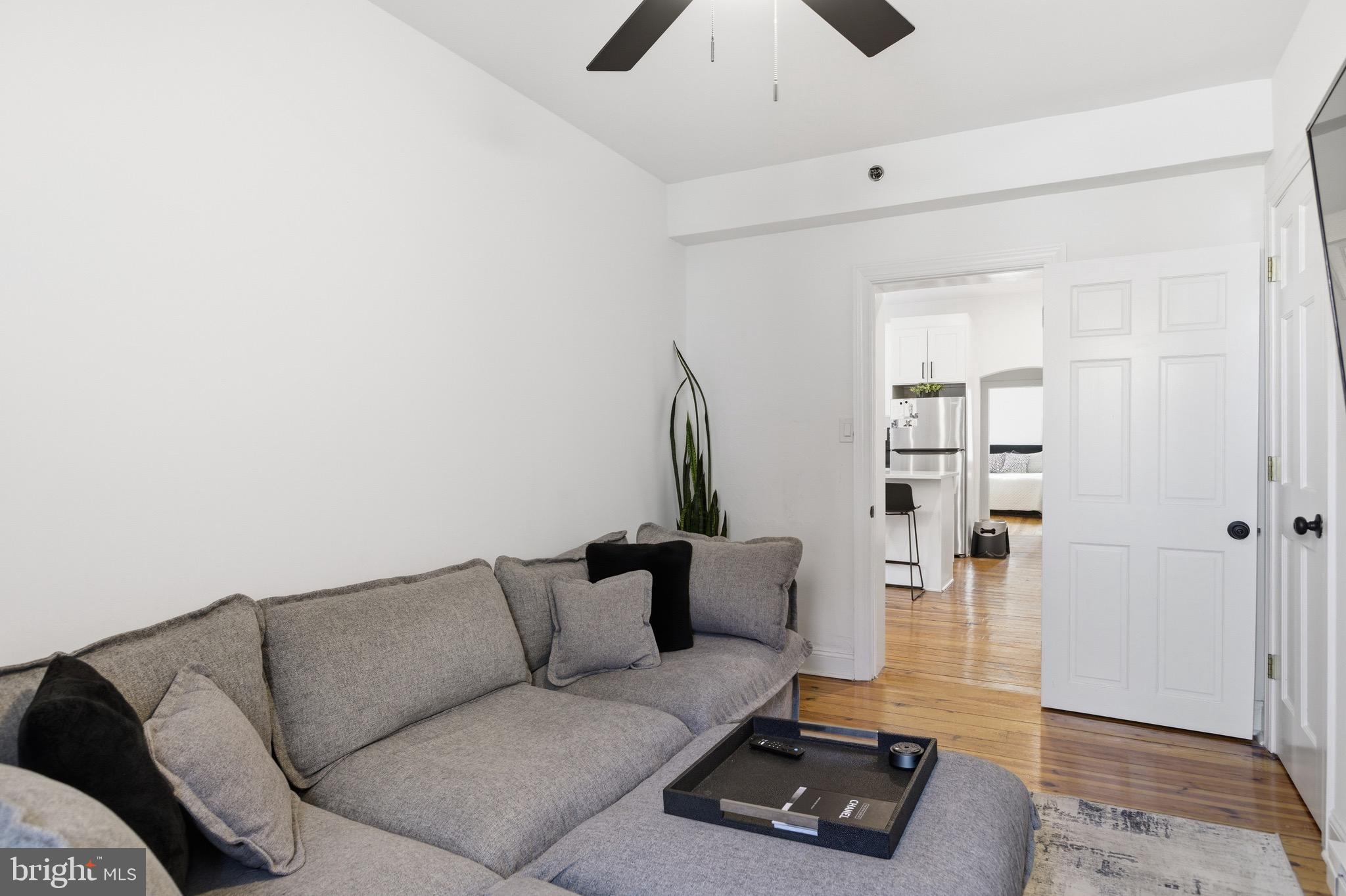 935 E PASSYUNK AVENUE 2ND FLOOR