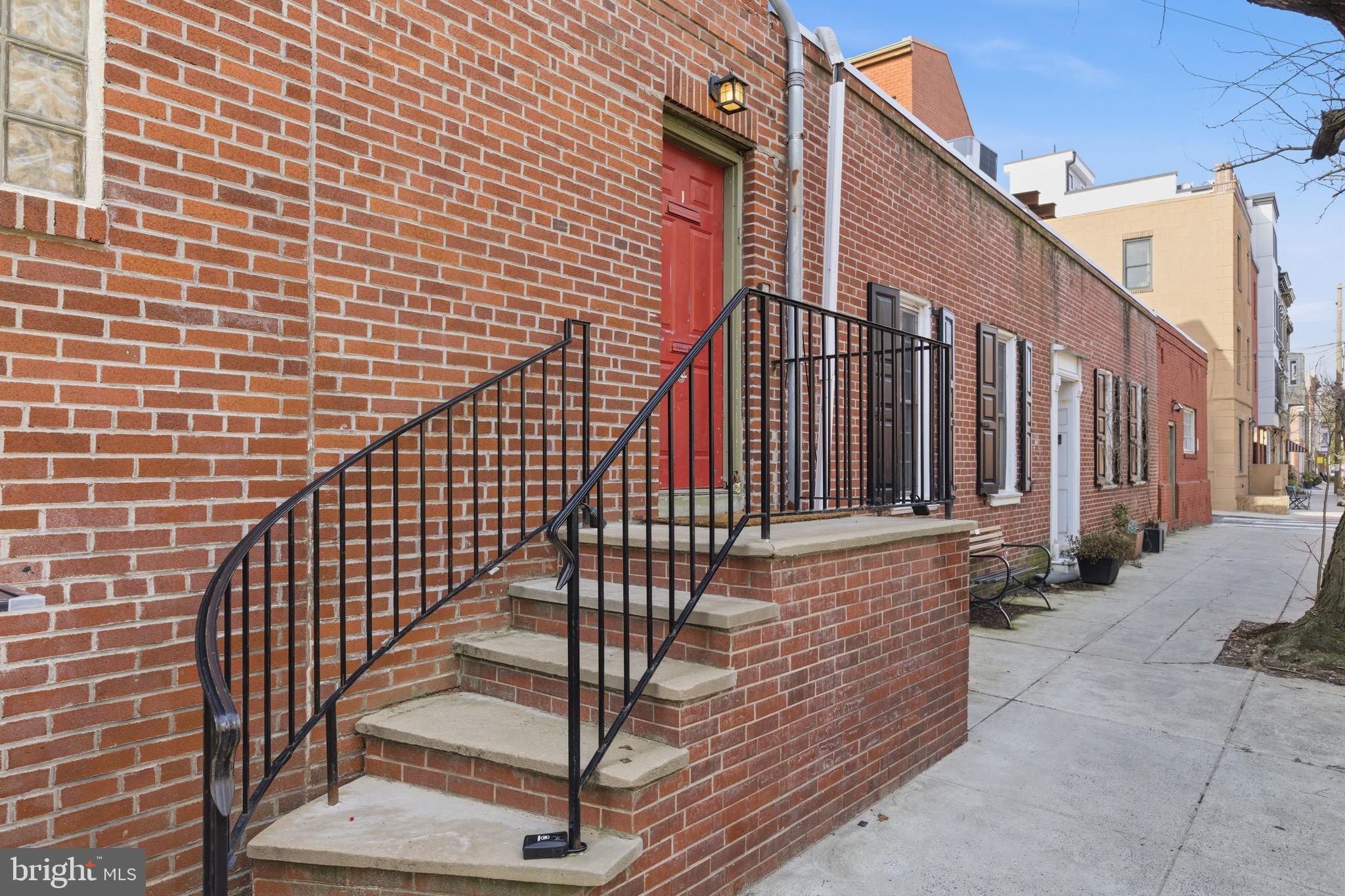 935 E PASSYUNK AVENUE 2ND FLOOR