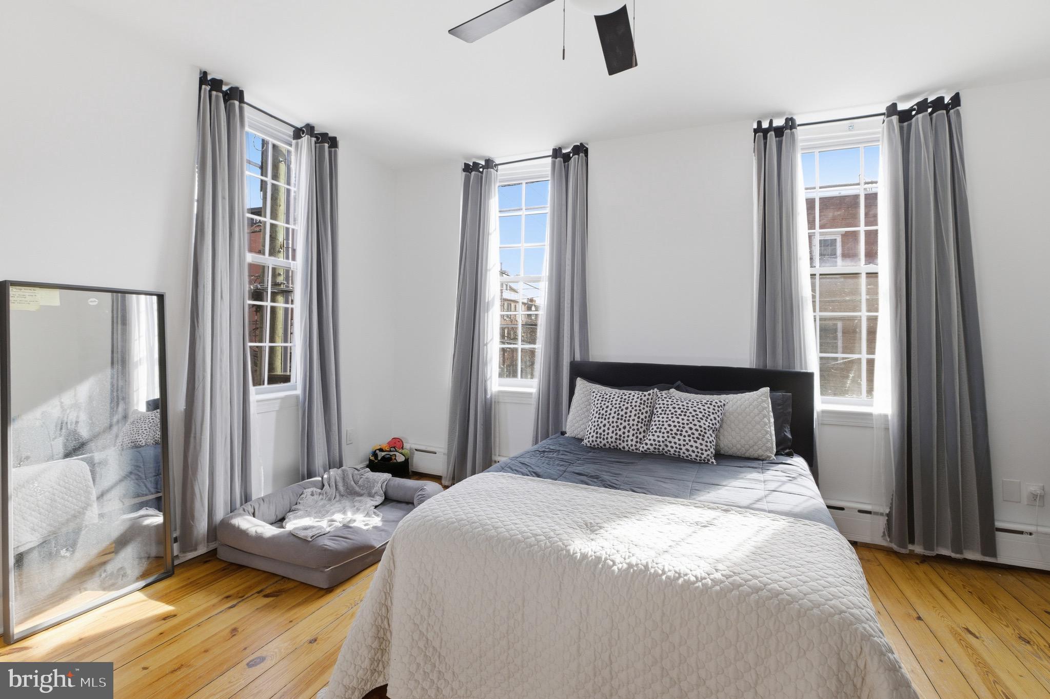 935 E PASSYUNK AVENUE 2ND FLOOR