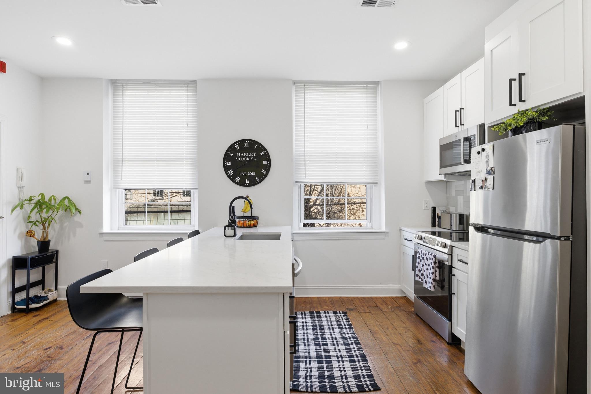 935 E PASSYUNK AVENUE 2ND FLOOR