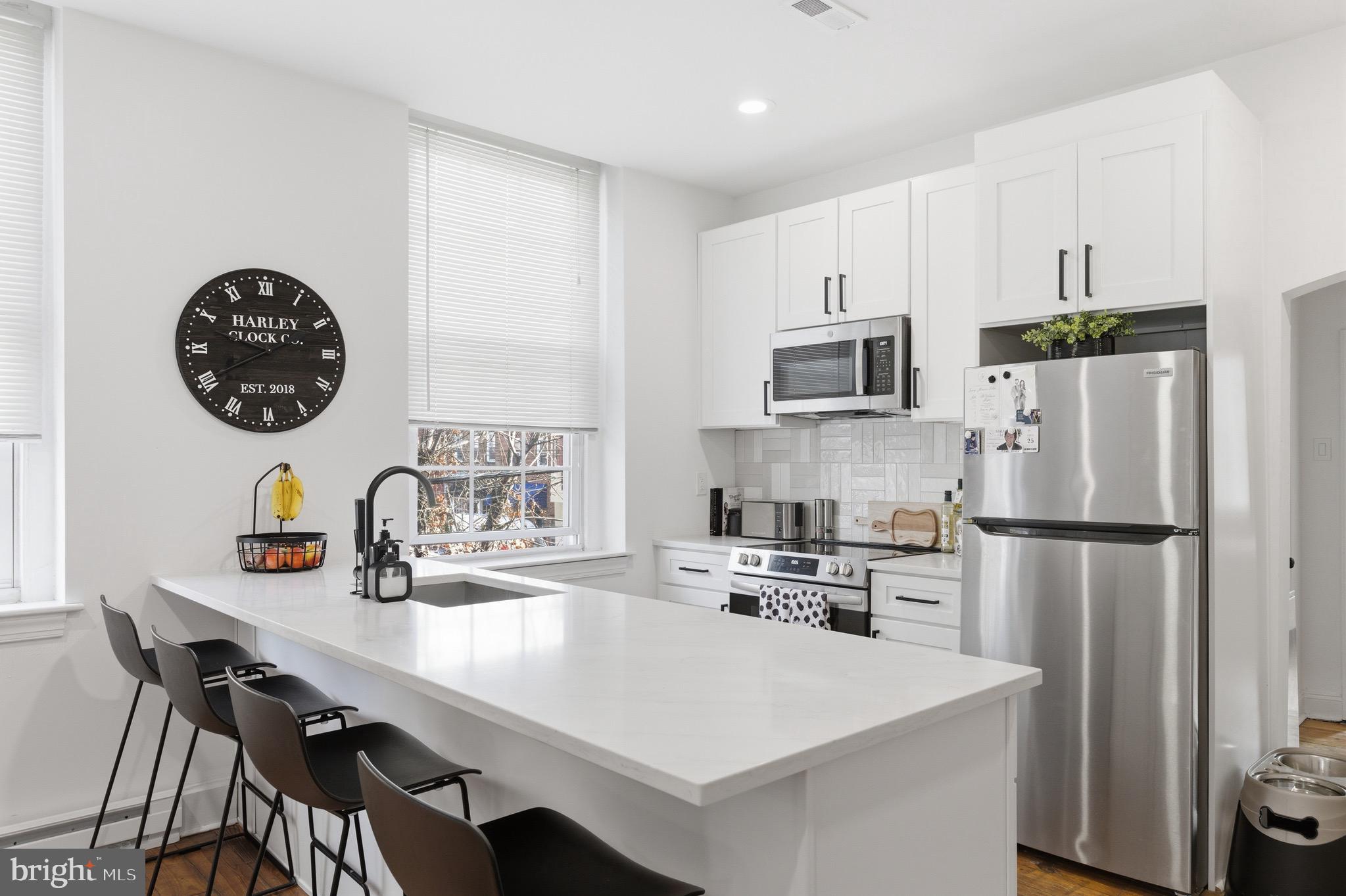 935 E PASSYUNK AVENUE 2ND FLOOR