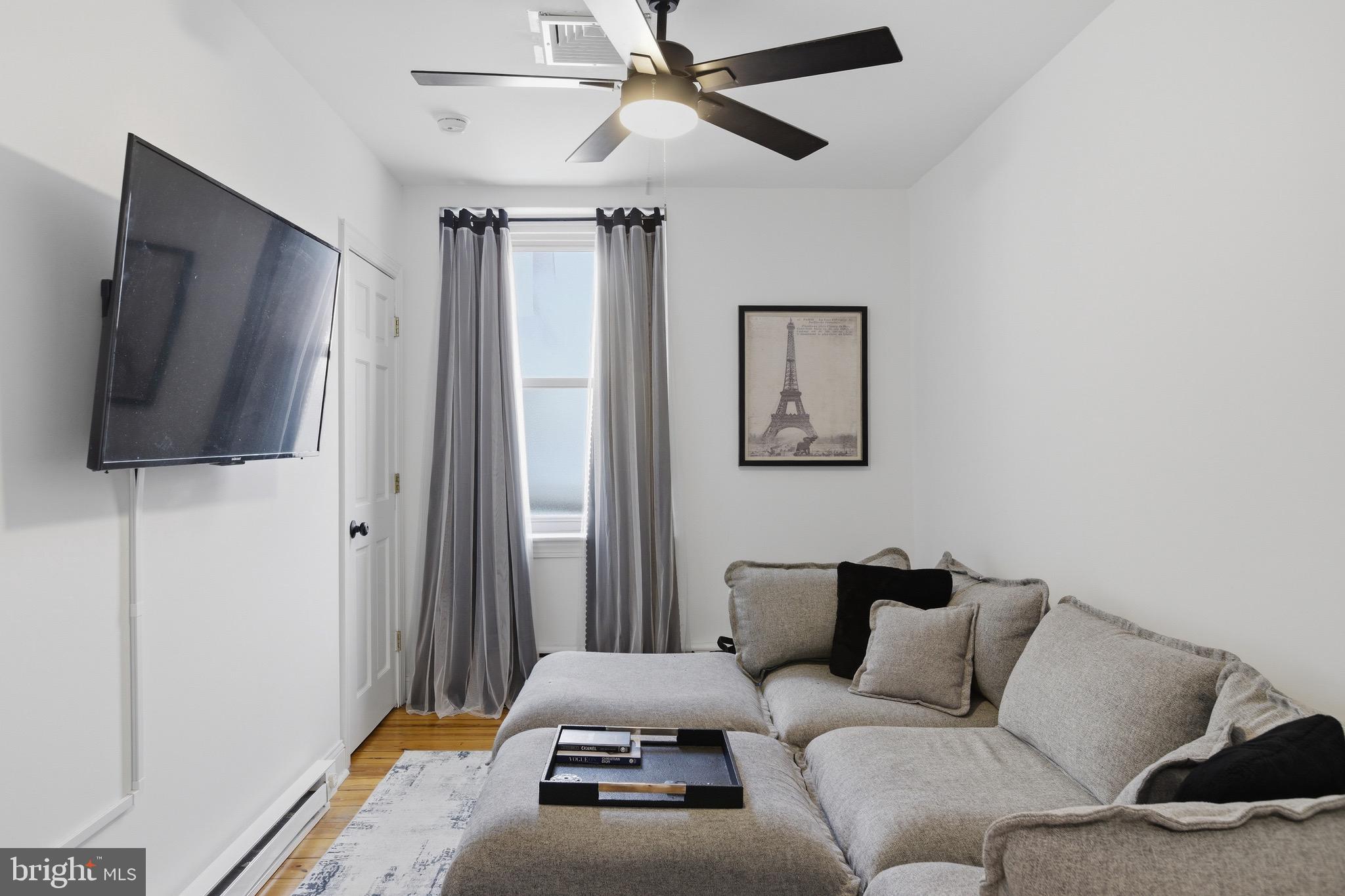 935 E PASSYUNK AVENUE 2ND FLOOR