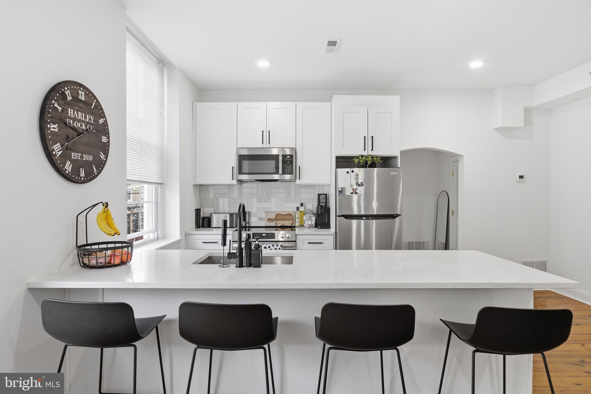 935 E PASSYUNK AVENUE 2ND FLOOR