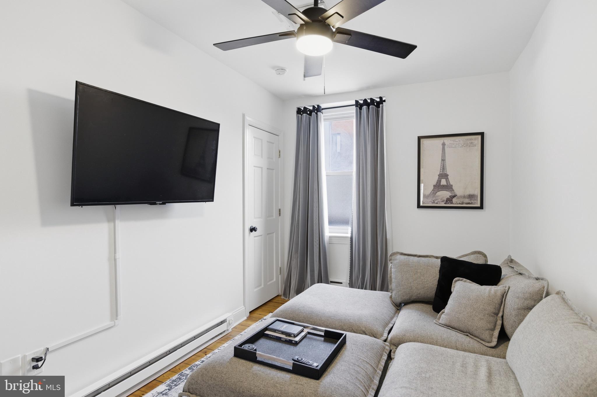 935 E PASSYUNK AVENUE 2ND FLOOR