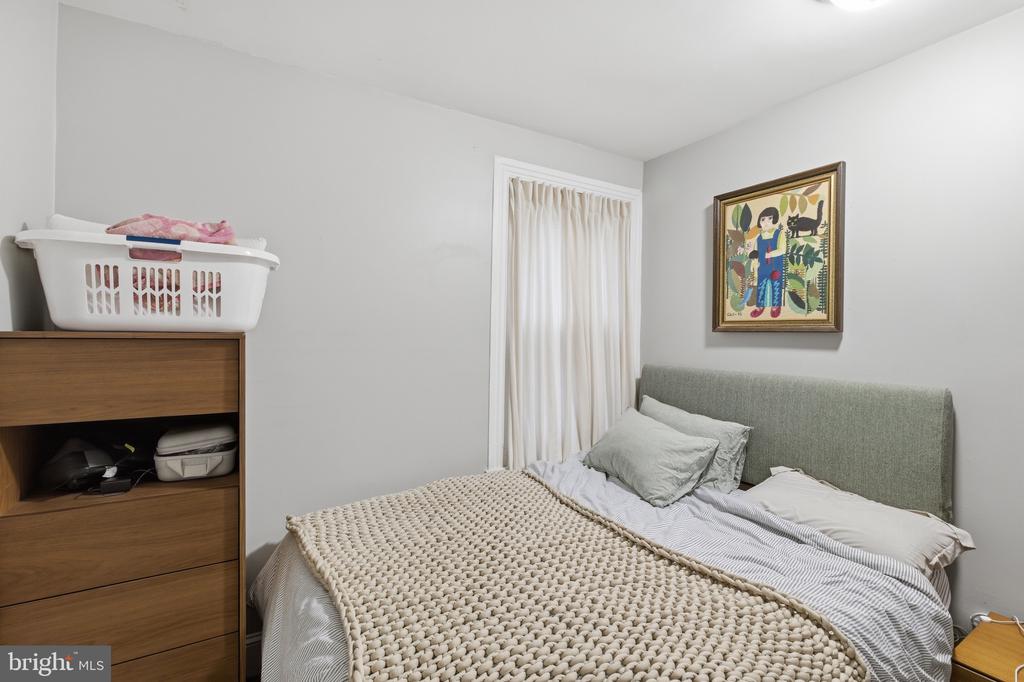 869 N 29TH STREET 1