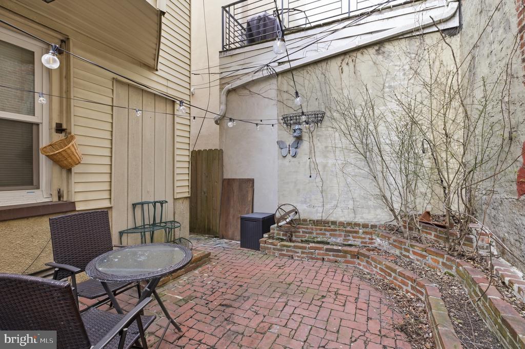 869 N 29TH STREET 1