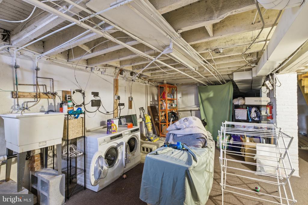 869 N 29TH STREET 1