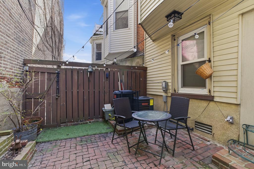 869 N 29TH STREET 1