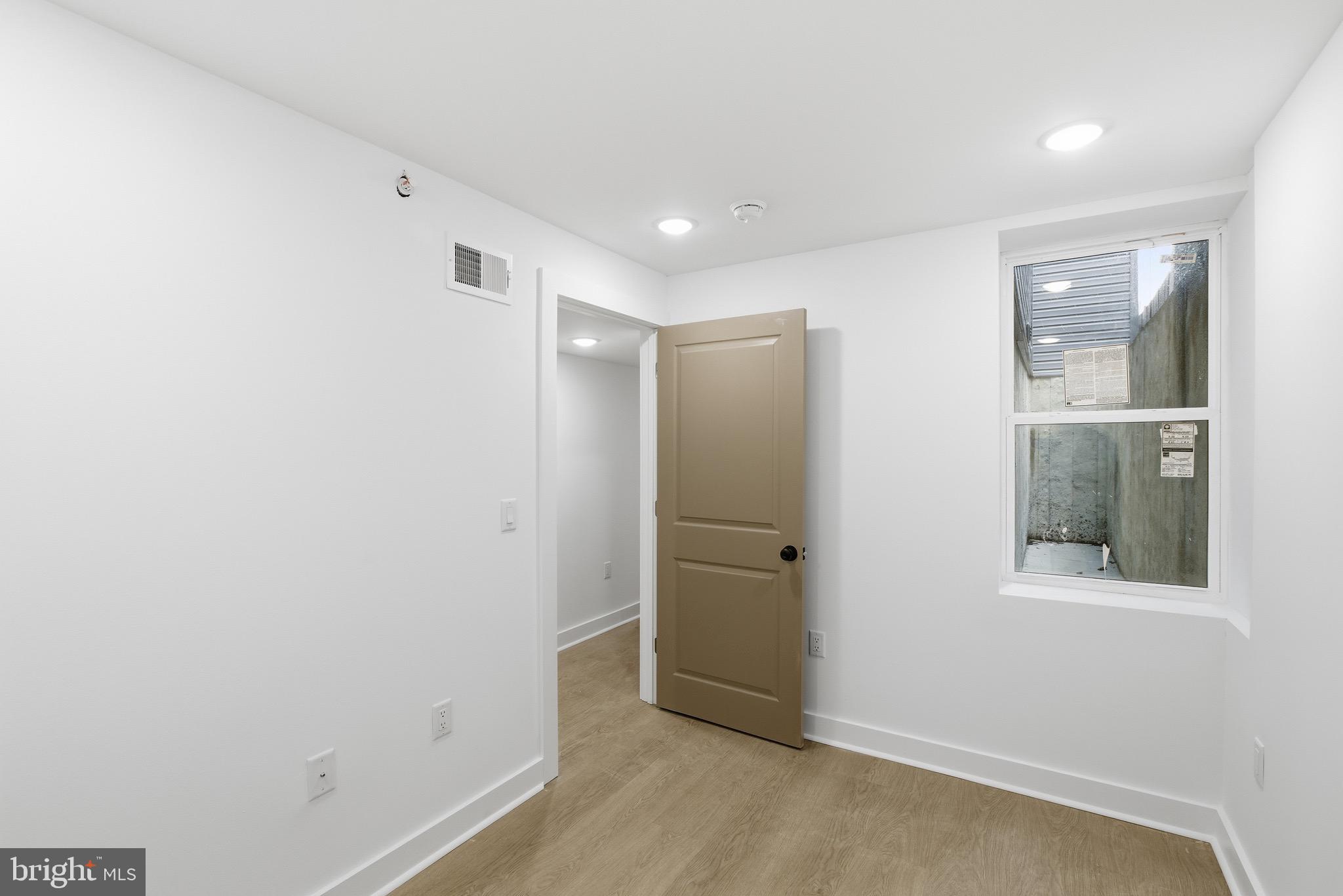 863 N 43RD STREET 1