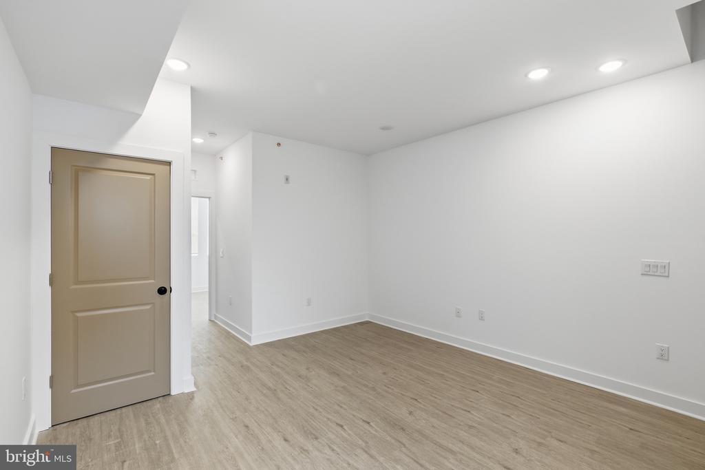 863 N 43RD STREET 4