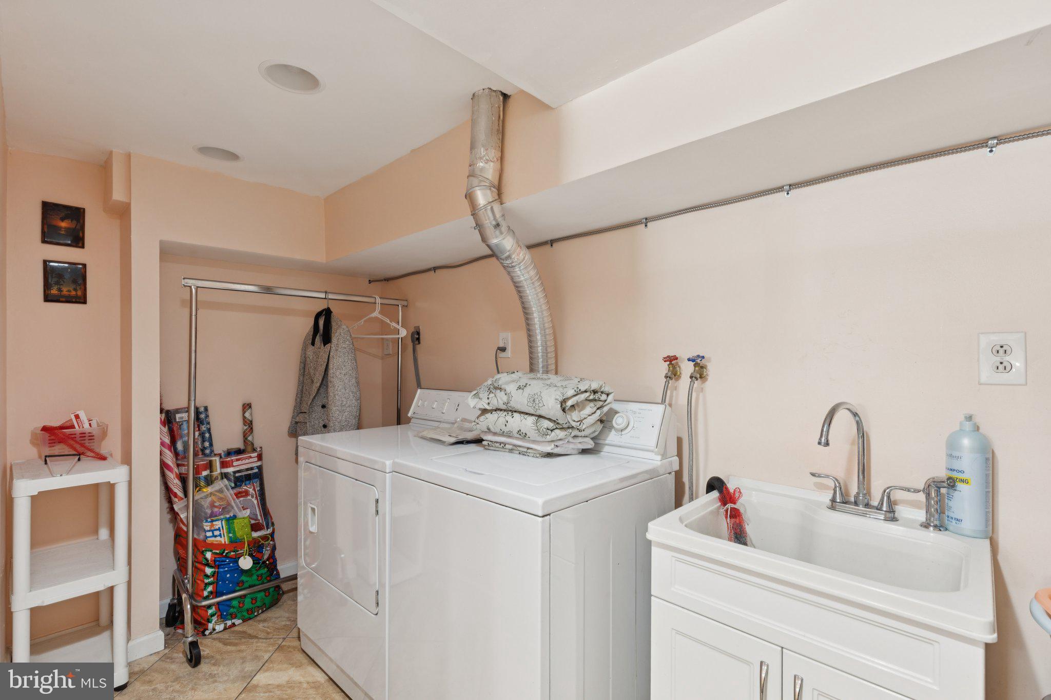 1928 KENTWOOD STREET