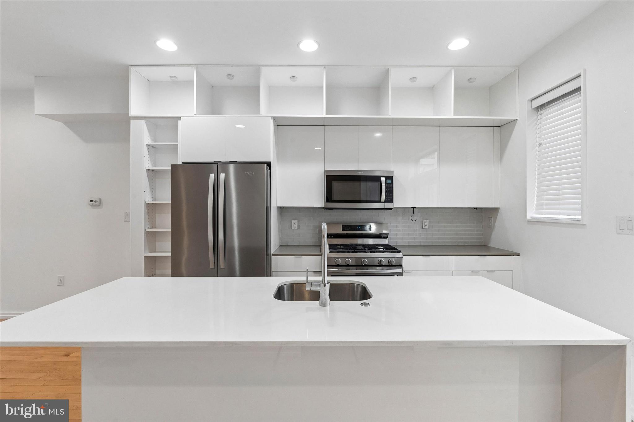 936 N LEITHGOW STREET