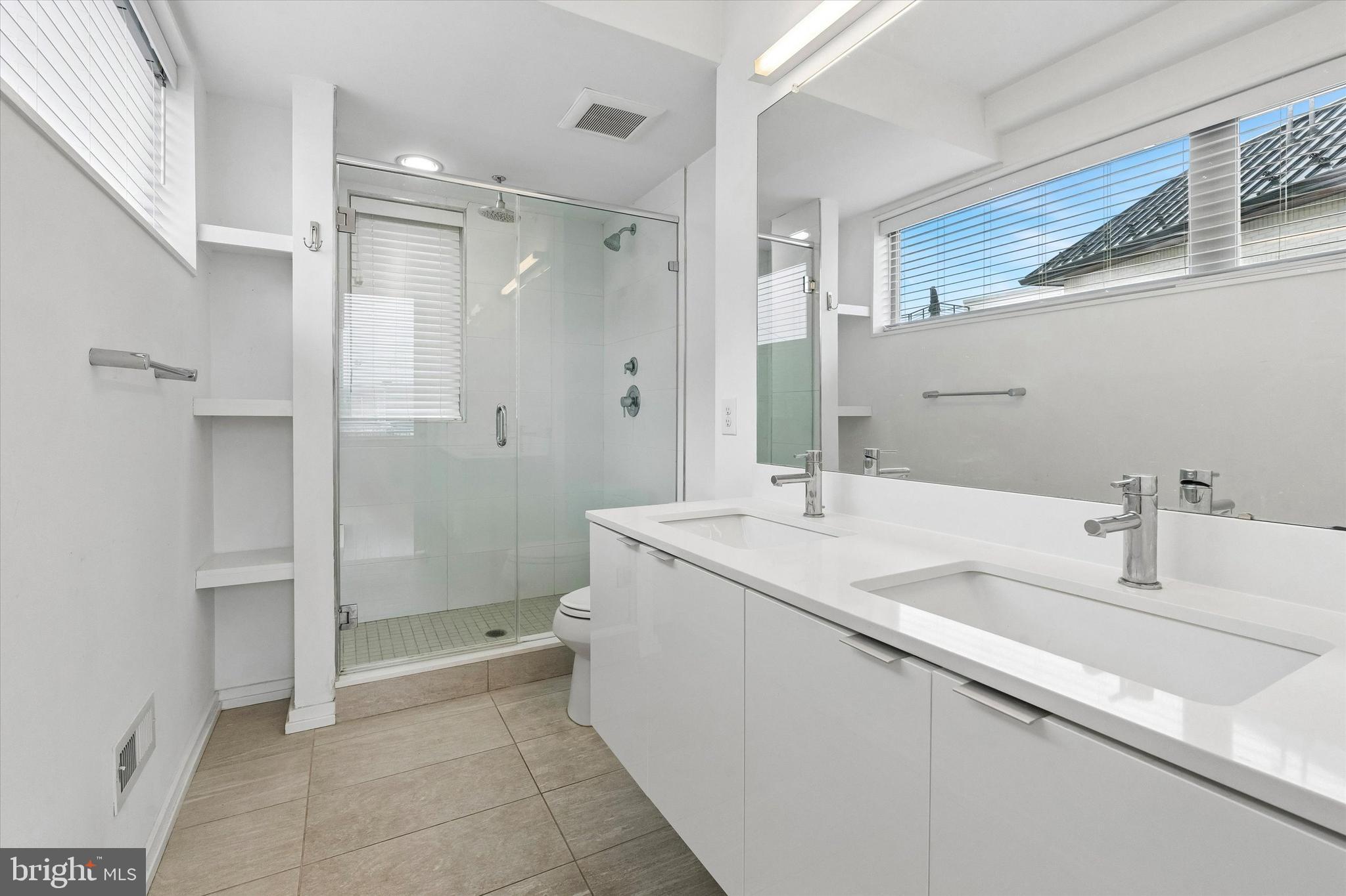 936 N LEITHGOW STREET