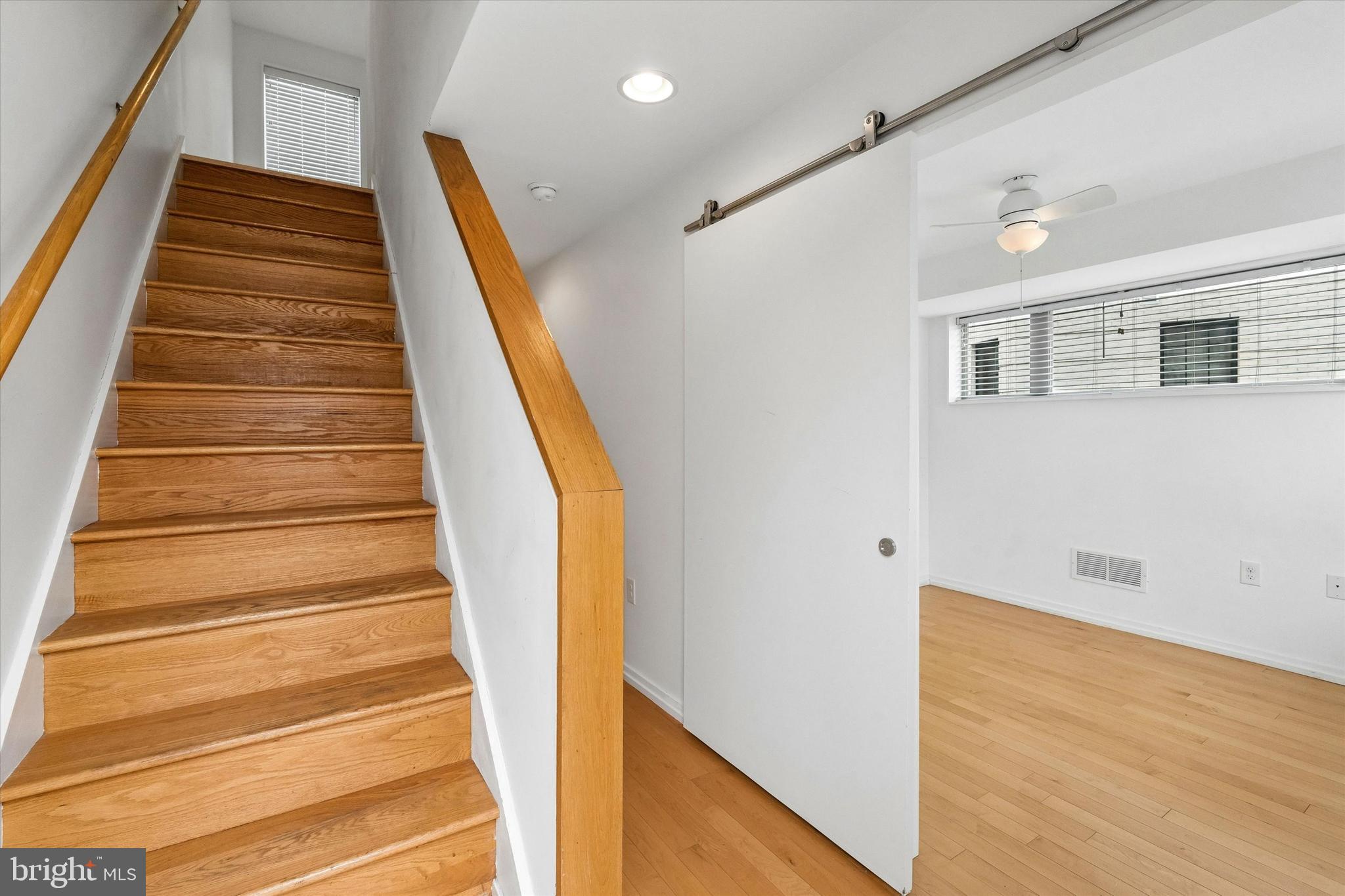 936 N LEITHGOW STREET