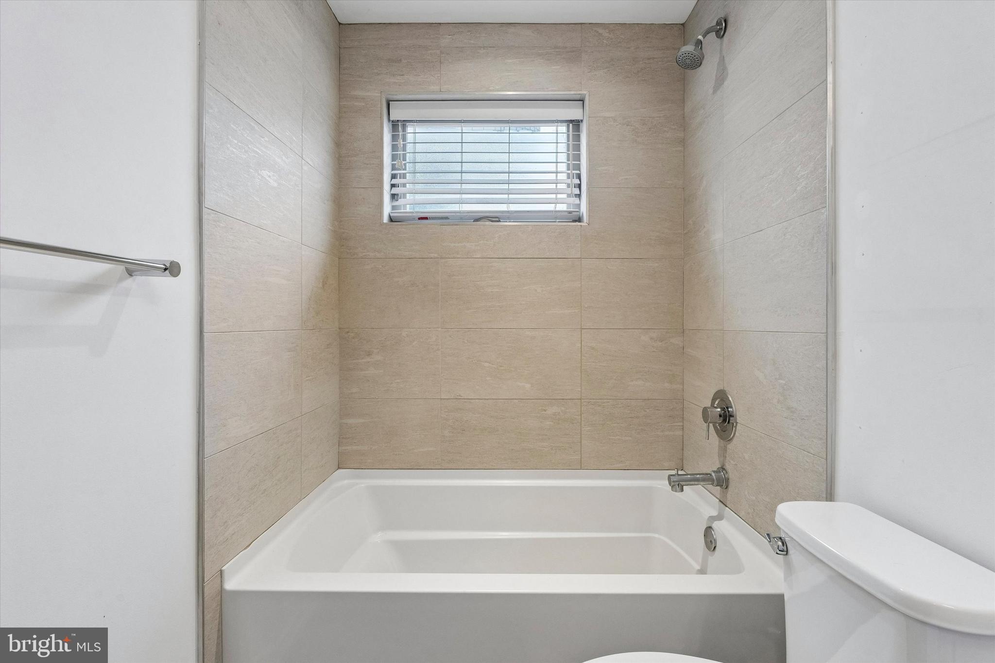 936 N LEITHGOW STREET