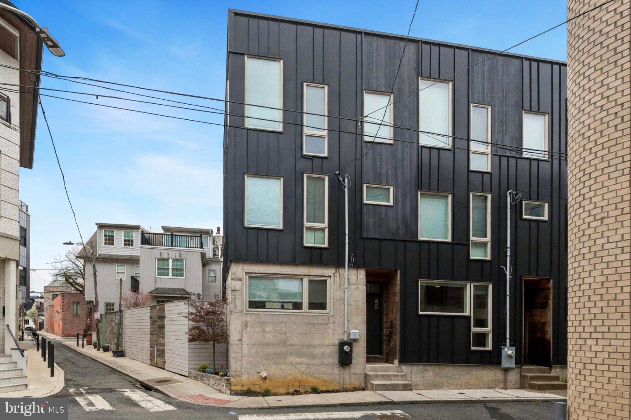 936 N LEITHGOW STREET