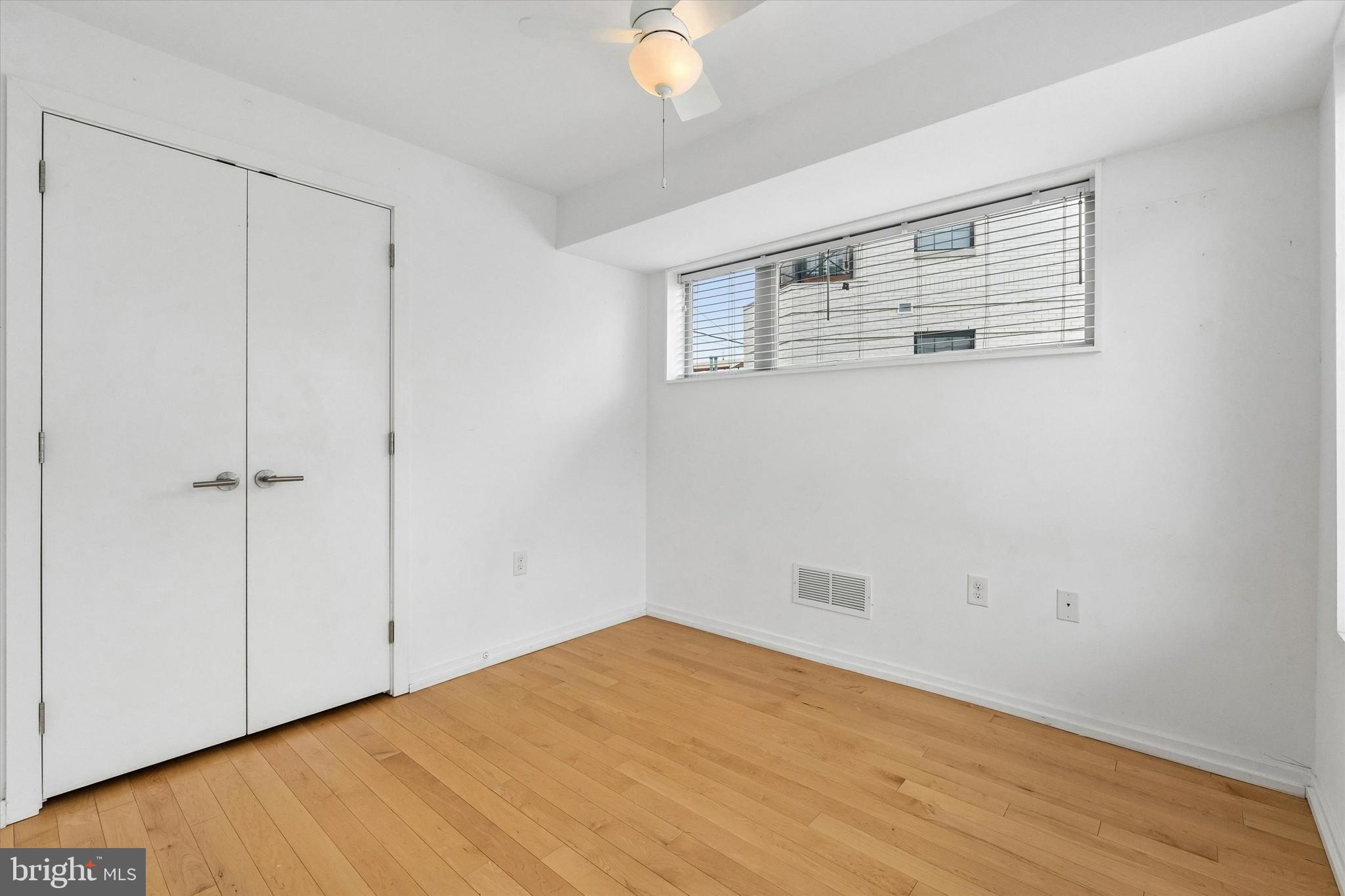 936 N LEITHGOW STREET