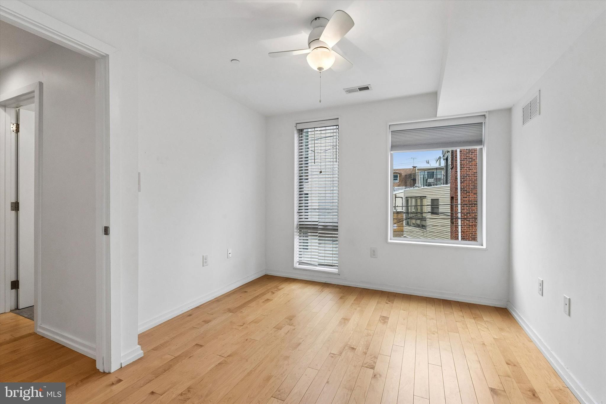 936 N LEITHGOW STREET