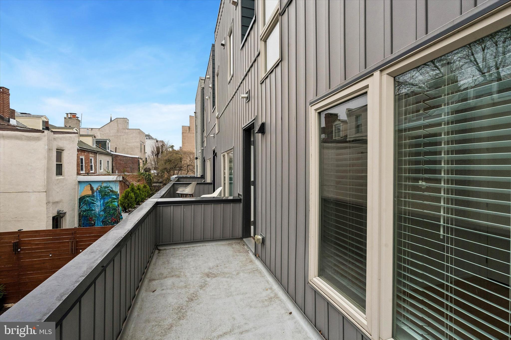 936 N LEITHGOW STREET