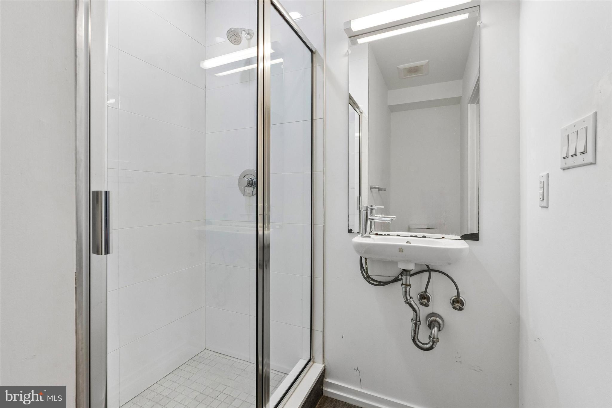 936 N LEITHGOW STREET